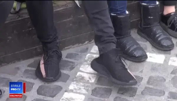 Sneakerșii, obsesia tinerilor care vor să fie în pas cu moda. Ce comunitate au făcut în online