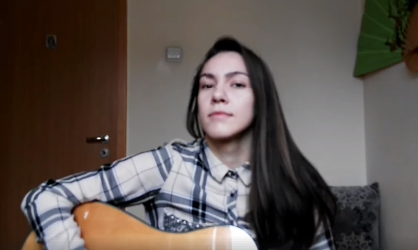 Fata care a scris ”Balada lui Dragnea”, despre închinarea la moaște: ”Nu văd decât goană după bani”