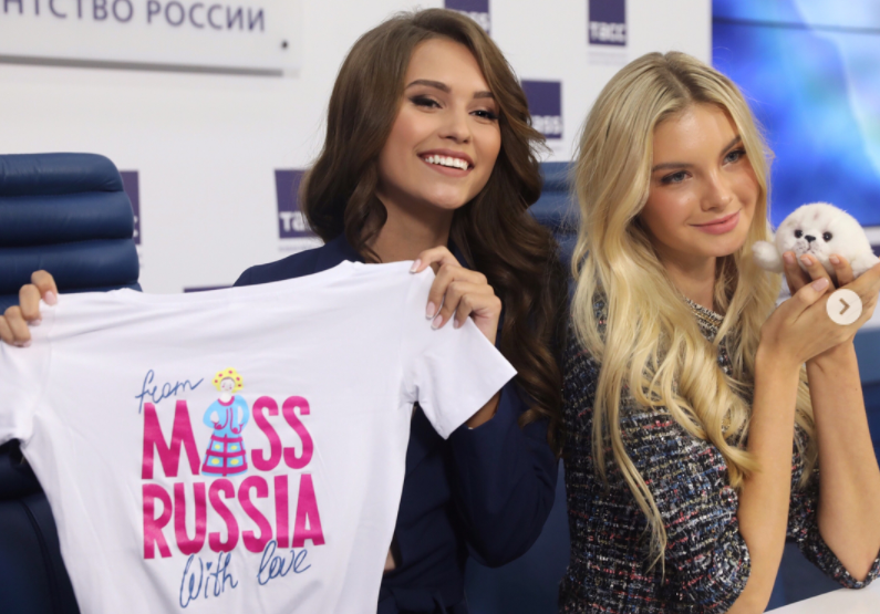 Două Miss Rusia, recunoscătoare lui Putin: ”Datorită lui nu sunt cazuri de hărțuire sexuală”