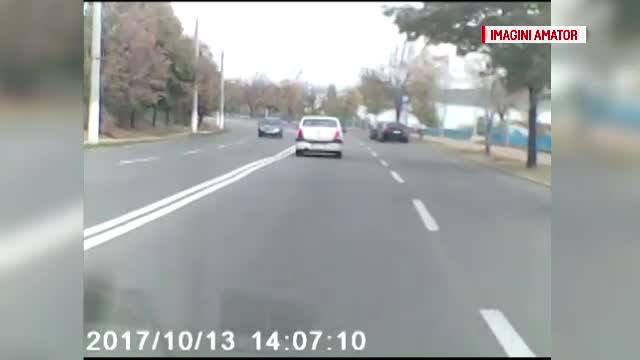 Scene dramatice pe faleza Dunării. Un șofer a filmat momentul în care se ciocnește de o altă mașină