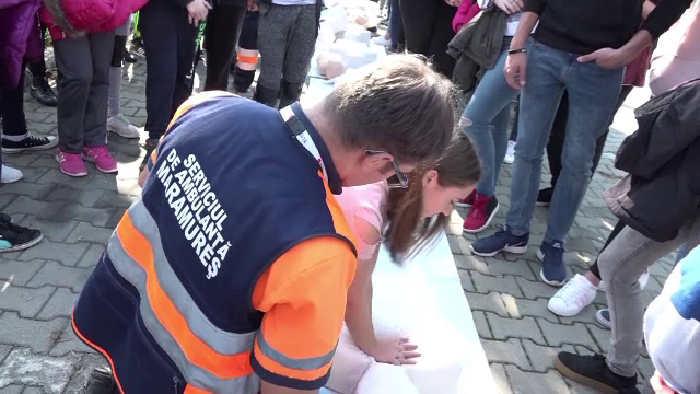 Ziua Europeană a Resuscitării: elevii, învățați să acorde primul-ajutor