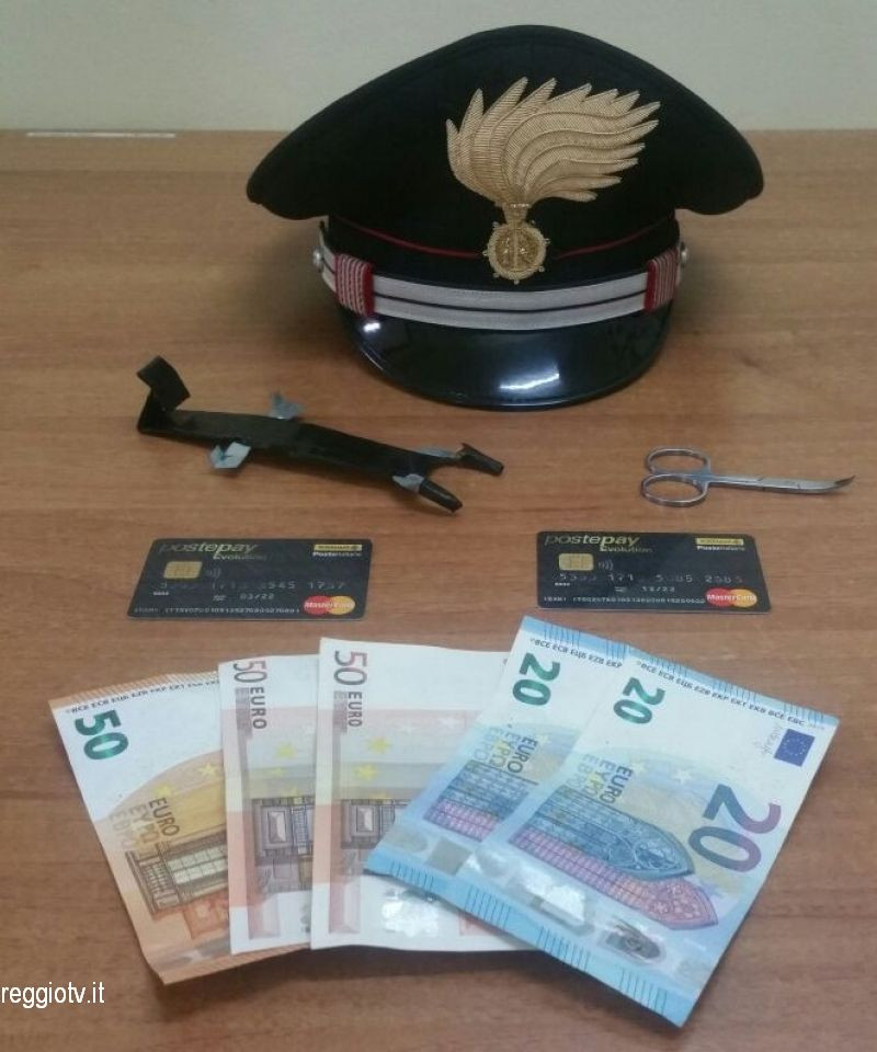 Trei români, arestați în Italia după ce au spart mai multe bancomate