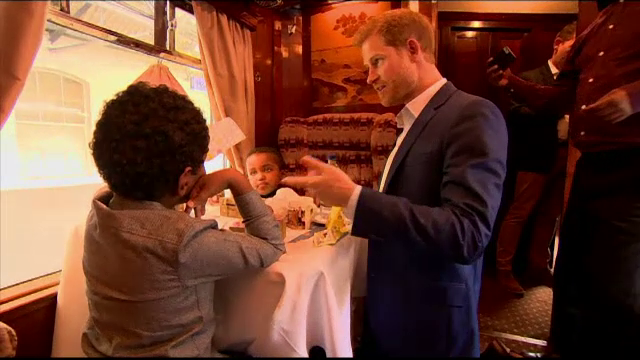 Surpriza făcută de William, Harry şi Kate unor copii sărmani