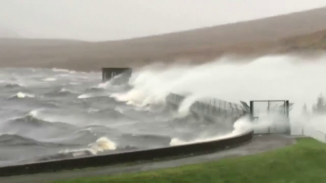 Uraganul Ophelia a fost retrogradat și a devenit furtună. Rafalele au ajuns în Scoția și Anglia