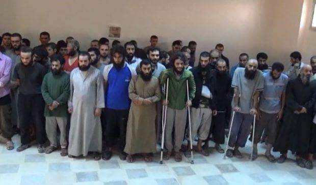 luptatori isis care se predau in RAqqa