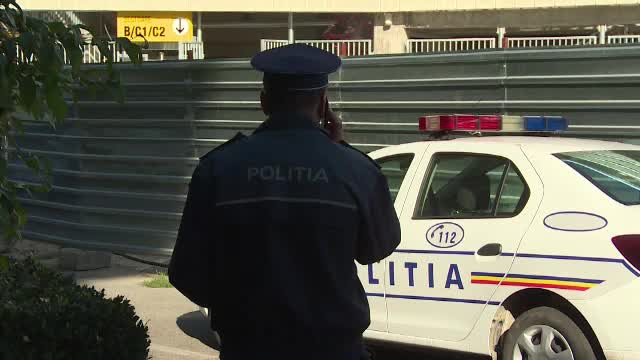 Suspect de furturi, ajutat să scape de polițiști. Bărbatul era încătușat