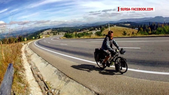 Un tânăr a parcurs 6.500 de km pe bicicletă pentru a ajuta copiii nevoiași