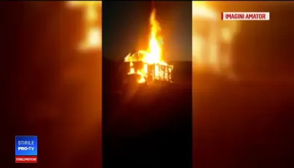 A dat foc la casa unei familii de șase persoane ca să se răzbune pe iubita care l-a părăsit