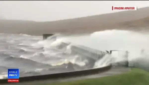 Comunitățile de români din Marea Britanie, afectate de Uraganul Ophelia