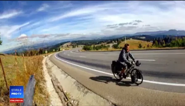 Un tânăr a parcurs 6.500 de km pe bicicletă pentru a ajuta copiii nevoiași