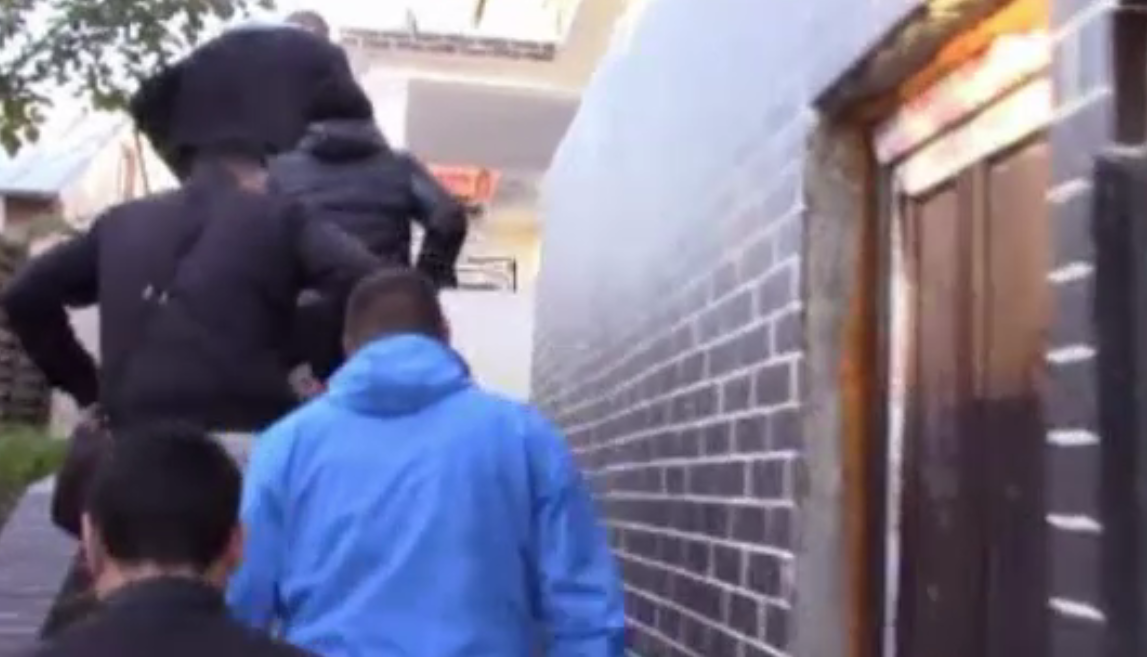 Interlop din Râmnicu Sărat, vizat de descinderi. Polițiștii au găsit un pistol la el acasă