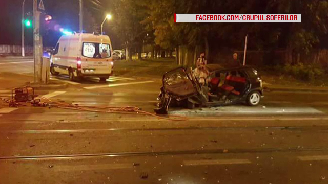 Impact îngrozitor între două maşini, într-o intersecţie din Galaţi. Camerele de supraveghere au surprins momentul