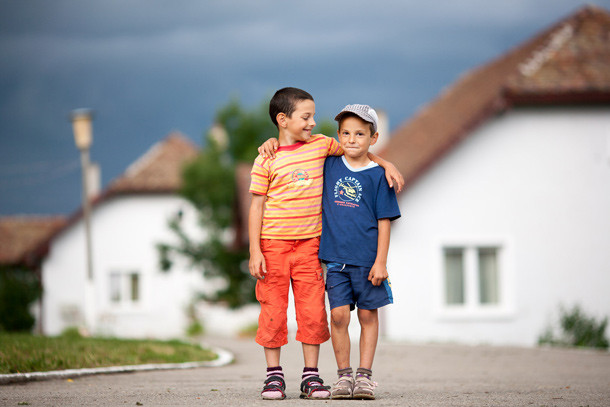 Viitorul strigă prezent: donează și susține-i la școală pe copiii defavorizați