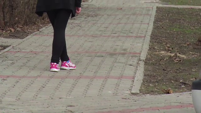 Calvarul fetei care își acuză tatal că o bătea si că o abuza sexual, pe cale de a lua sfârșit