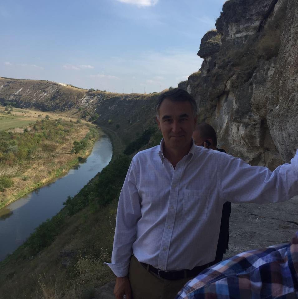 Organizatorii dezbaterii anticorupție de la Bruxelles, către un jurnalist român: Ești fake news!