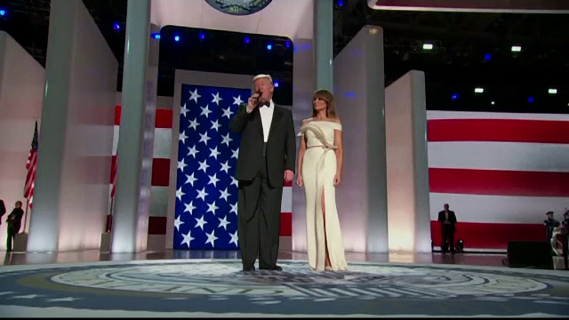 Melania Trump donează rochia purtată la ceremonia de învestire Muzeului Smithsonian