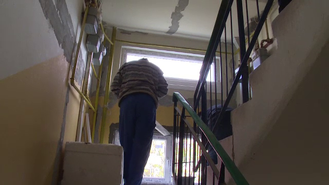 La un an de la deflagrația dintr-un bloc din Bistrița, oamenii încă nu s-au întors în case