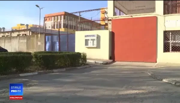 Marea eliberare din închisori s-a amânat. Rudele deținuților au așteptat degeaba