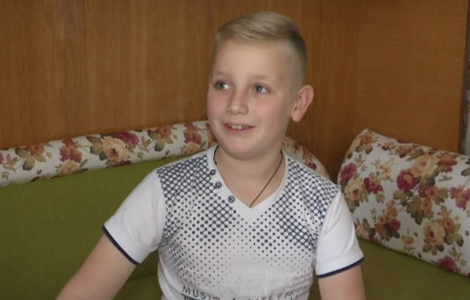 Un copil de 8 ani din Ucraina a pus pe fugă un hoț care voia să intre în casa lui