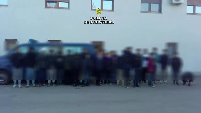 28 de migranți, printre care și un copil de un an, prinși în timp ce încercau să intre ilegal în România