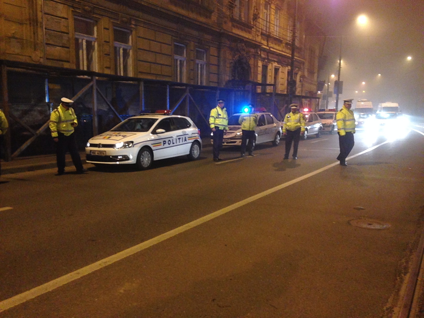 Scandal între polițiști și țigani, în Timișoara. Un hoț a fugit cu cătușele la mâini