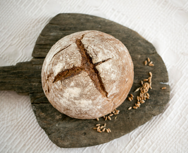 De ce pâinea nu îngraşă, de fapt. Medicii spun că poate preveni cancerul