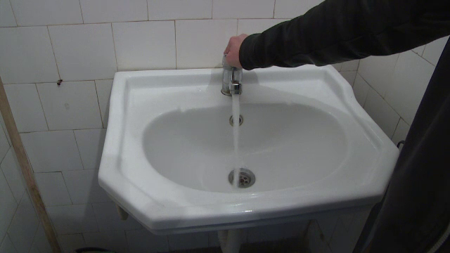 17 copii au băut din greșeală antigel la școală din cauza unor muncitori care au încurcat ţevile