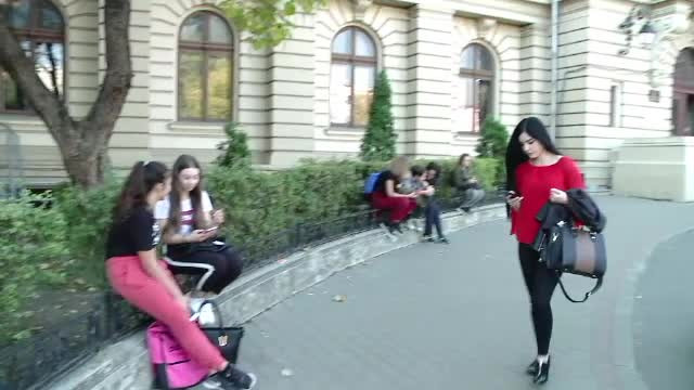 Jumătate dintre studenţii români abandonează înainte de absolvire. "Când nu ai ce mânca, nu îţi pasă de diplomă"