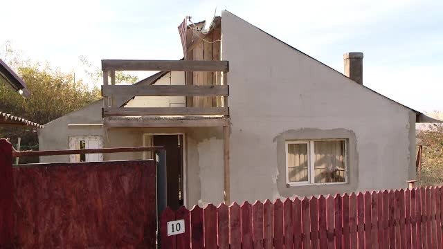 Românii îşi construiesc case în regie proprie, dar ignoră pericolele. "E ca medicaţia de pe internet"