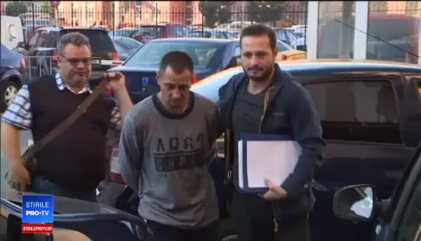 Bărbat reţinut în Capitală după ce a bătut un taximetrist şi i-a furat maşina