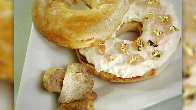 Cel mai scump covrig din lume. Costă 1.000 de dolari şi e cu brânză şi aur