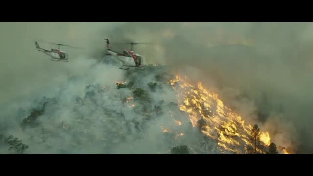 Vedeta celui mai nou film despre pompieri era să-şi piardă socrii într-un incendiu