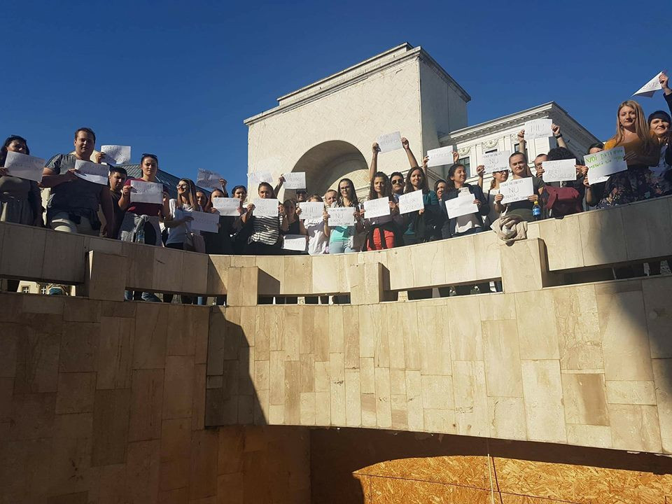 Medicii rezidenți au protestat în Timișoara. „Voi dați afară medicii din țară”