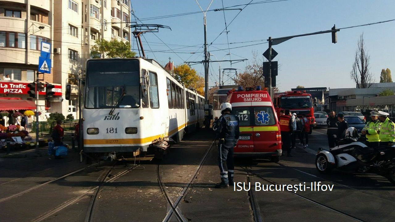 Două tramvaie s-au ciocnit, într-o intersecție din Capitală