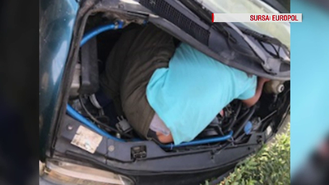 Nouă migranţi albanezi, ascunşi într-un autocar înmatriculat în România, au fost descoperiţi la Calais