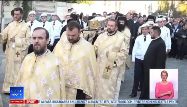 Sute de credincioși s-au închinat la moaștele Sfintei Filofteia, în Alba Iulia