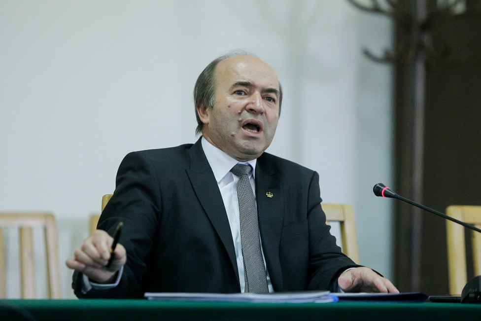 Tudorel Toader dă vina pe alţii pentru "marea eliberare" din închisori