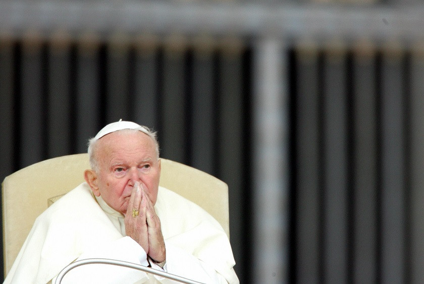 Procesiune cu relicvele Sfântului Papă Ioan Paul al II-lea, în Bucureşti