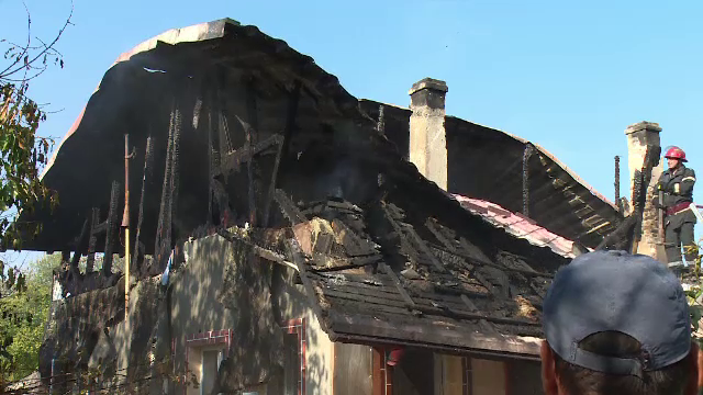 O gospodărie din Buda s-a făcut scrum, din cauza unei oale uitate pe foc