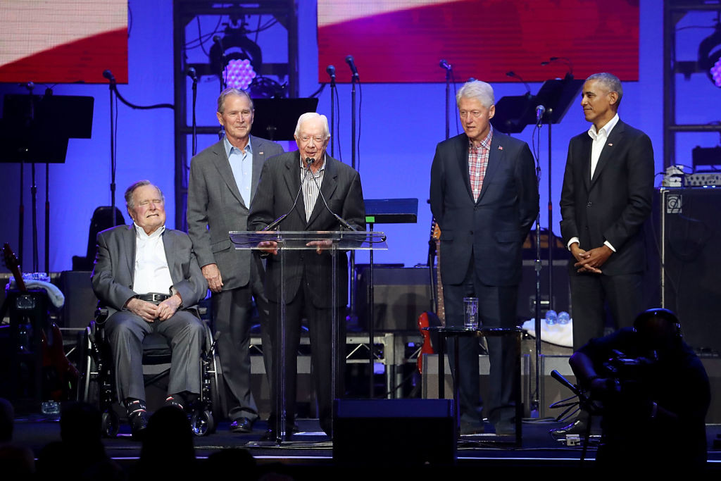 32 de ani de istorie, pe aceeași scenă. Cinci foști președinți americani au participat la un eveniment caritabil