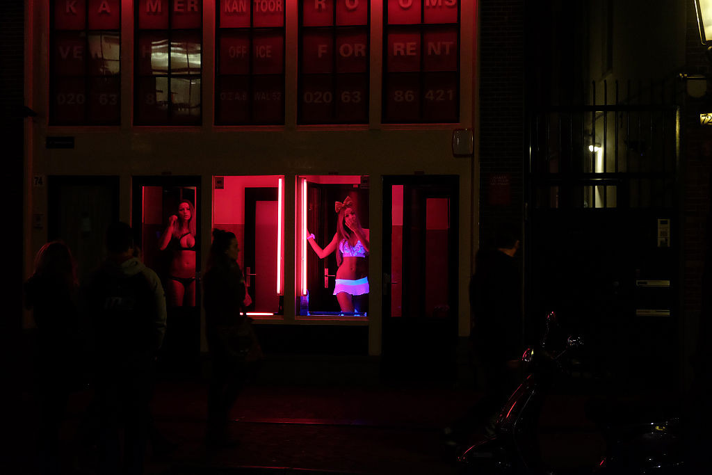 Minore transformate în dame de companie, în Mureş. Fetele era drogate de iubiţi şi forţate să se prostitueze