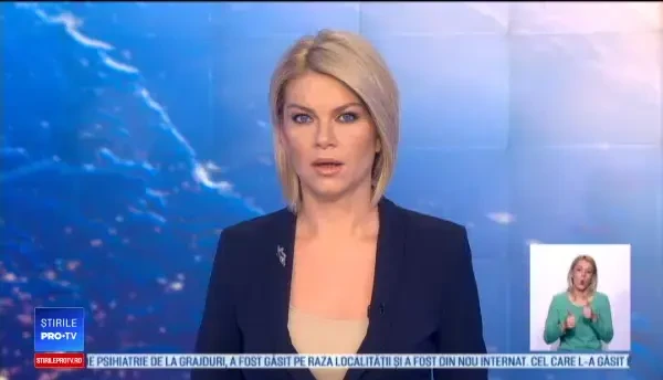 O şoferiţă a dat jos doi stâlpi, blocând un bulevard din Capitală