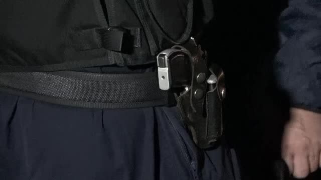 Polițist amenințat cu cuțitul în tren. Cum s-a apărat omul legii de un hoț