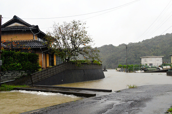 Taifunul Lan a lovit Japonia: 5 morți și sute de mii de oameni au fost evacuați