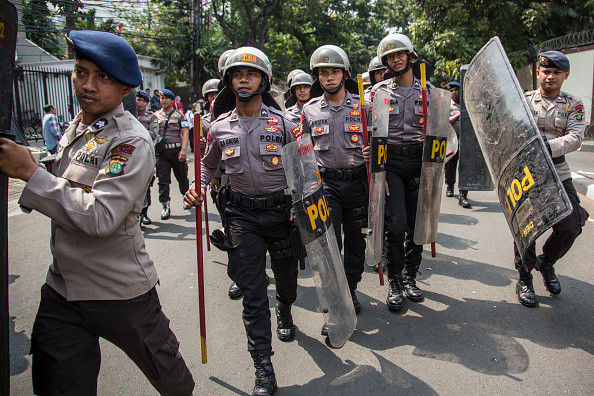 6 polițiști răniți, după ce s-a tras asupra lor, lângă o mină din Indonezia