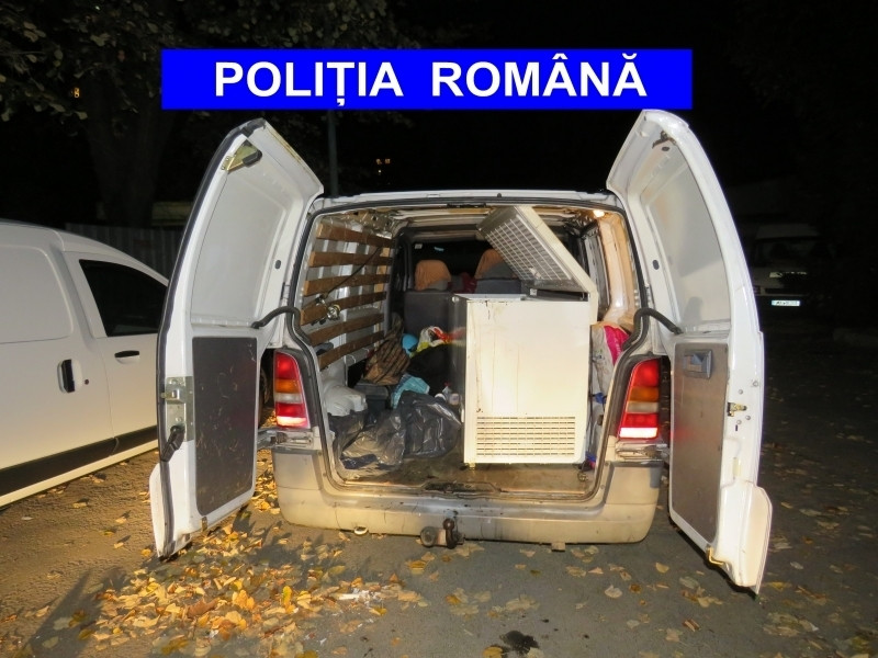 Poliţia a oprit un transport ilegal de sturioni. Cât valorau peştii