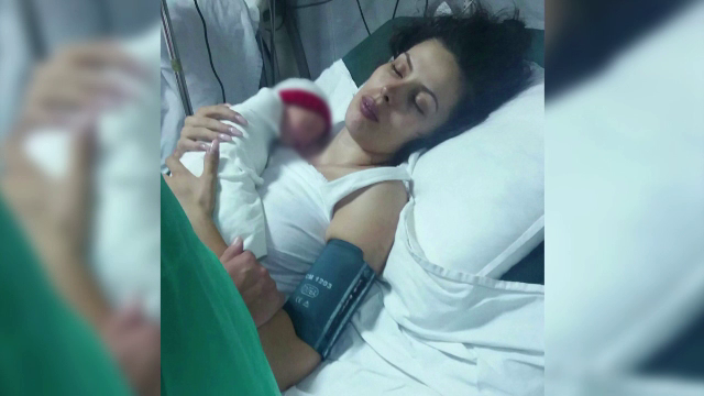 Cristina, tânăra diagnosticată cu cancer imediat după ce a născut, are nevoie de ajutorul nostru