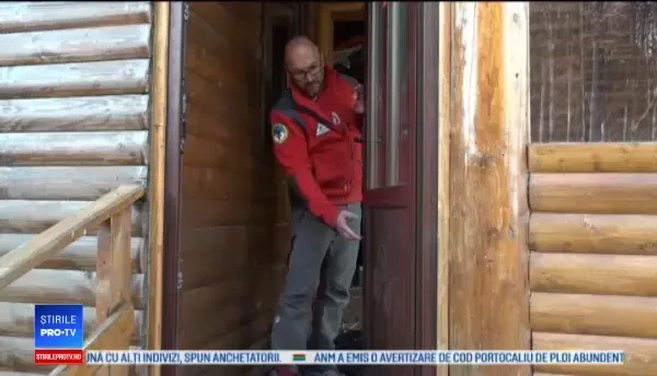 Un urs flămând a devastat o cabană din Sovata.