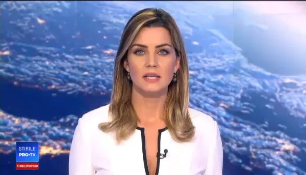 Un microbuz a luat foc în trafic, luni după-amiază, în Capitală