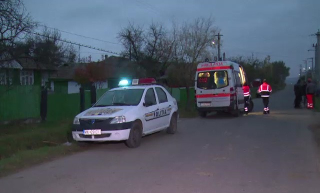 Copil mort în Vaslui, după ce și-a prins capul în geamul electric al mașinii. Băiatul era singur acasă